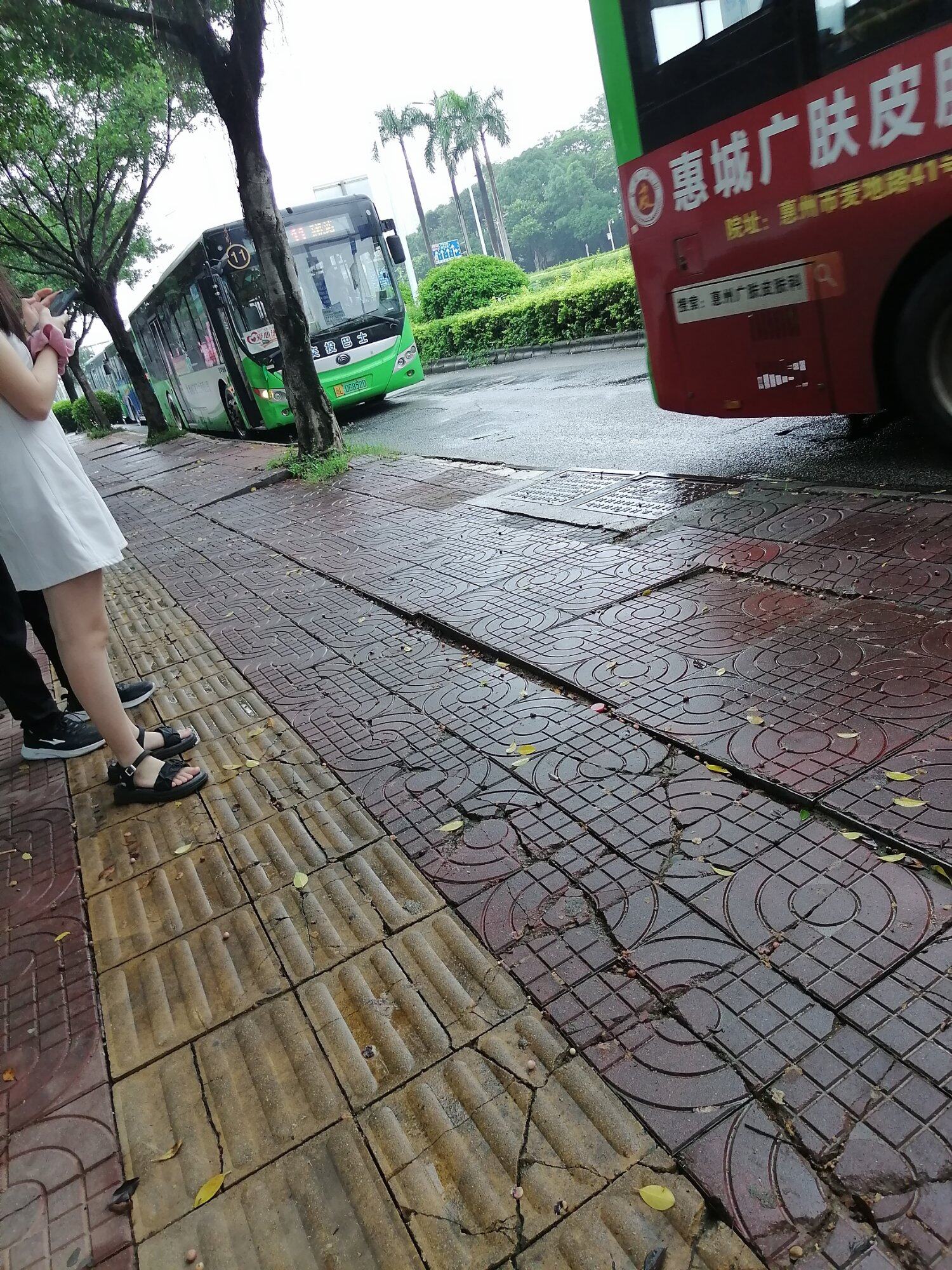 爱情就像坐公交车，等