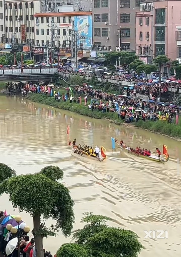 今日下午惠东吉隆首次在吉隆河举办赛龙舟（友谊龙舟赛）圆满成功