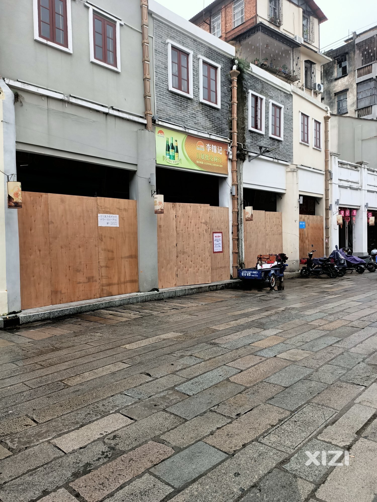 水东街很多商铺要搬迁了，老房子年代久远都、要维修才行。