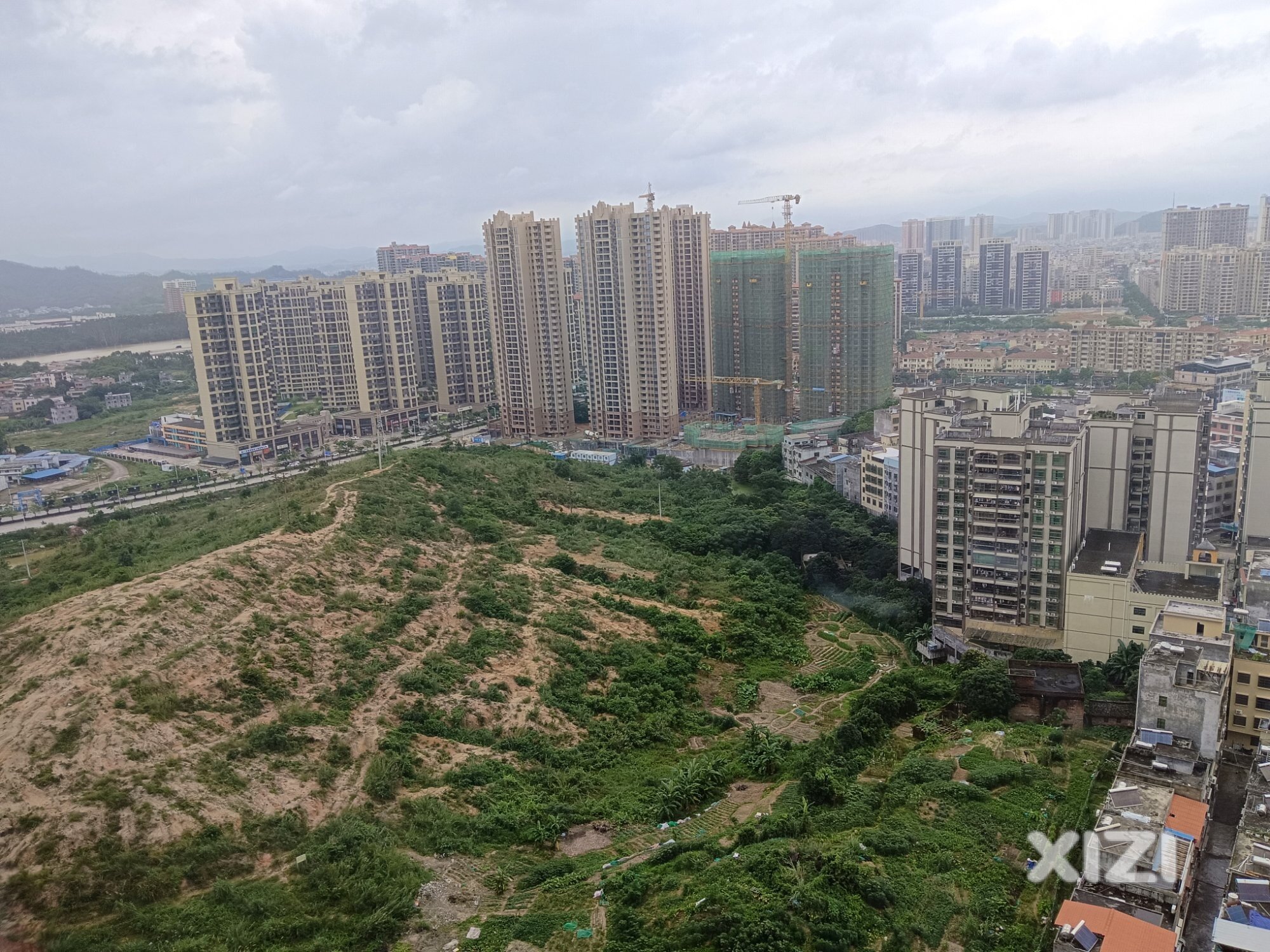 不留做公园了。这座岭光仔近期将被推完。得时集团5、6期开始钻探了