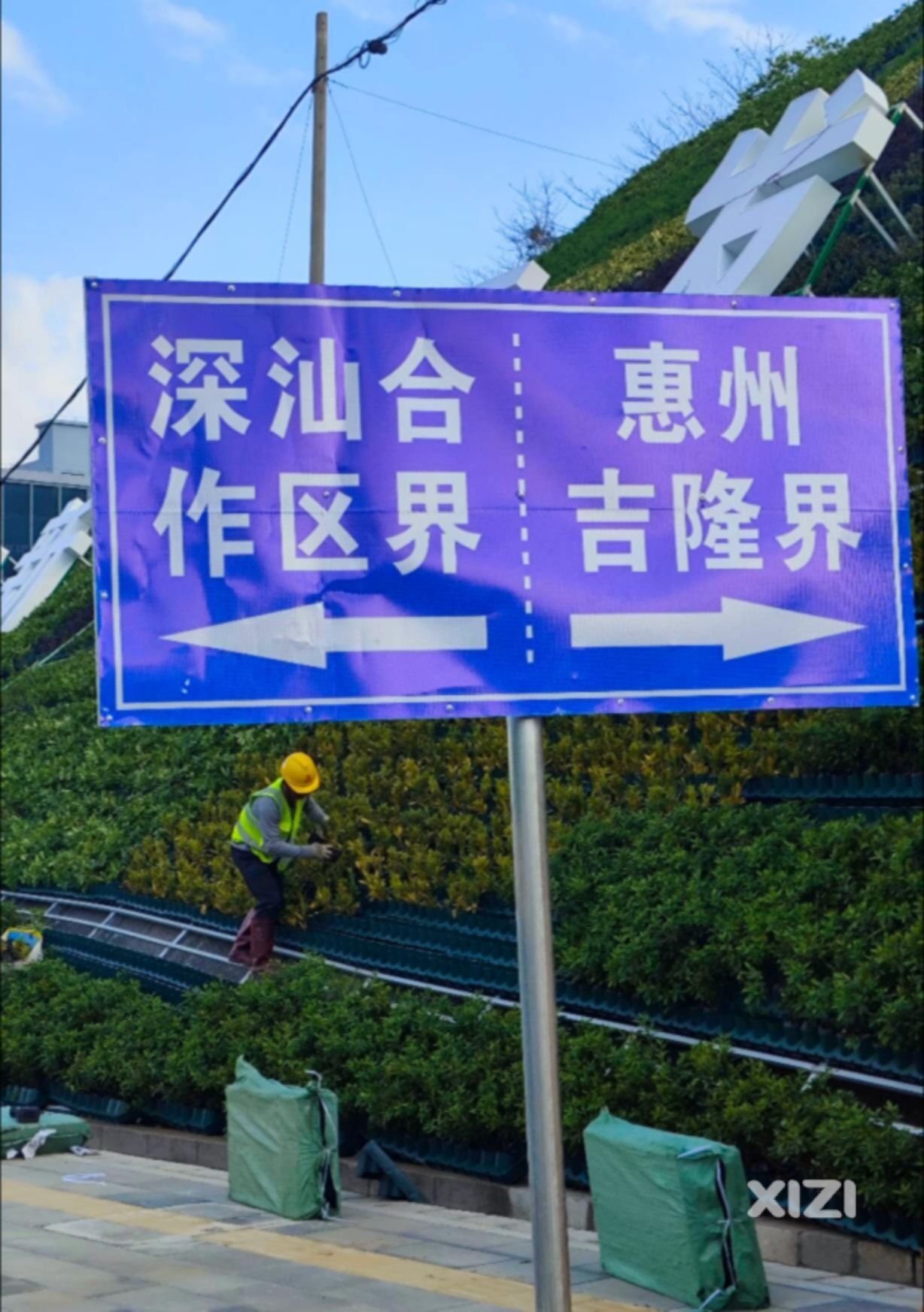 谁排斥变革，谁拒绝创新，谁就会落后于时代，谁就会被历史淘汰