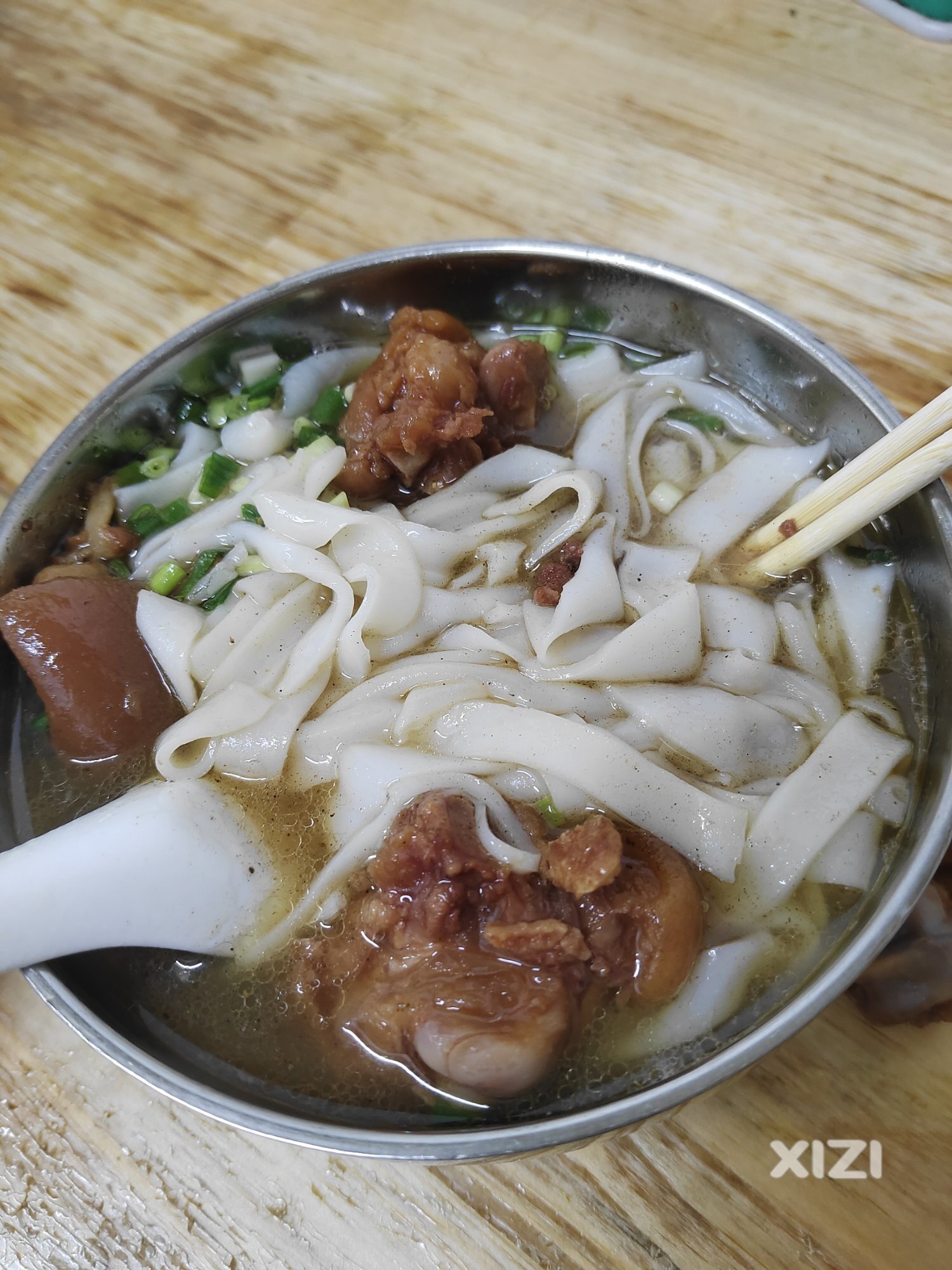 在大酒店做保安是不是比小区保安辛苦