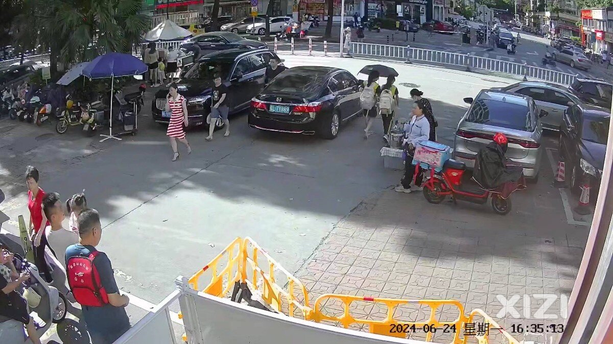 摆摊整治悬赏，一月不摆我捐慈善机构1000元，立贴为证