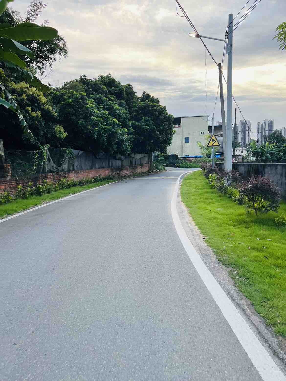 乡间小道漫步