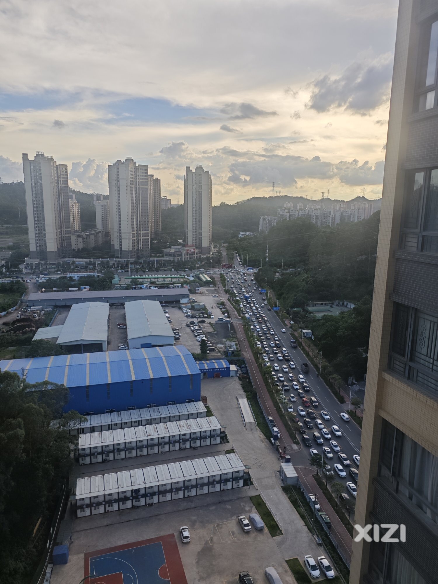 南山公园这条路要修到