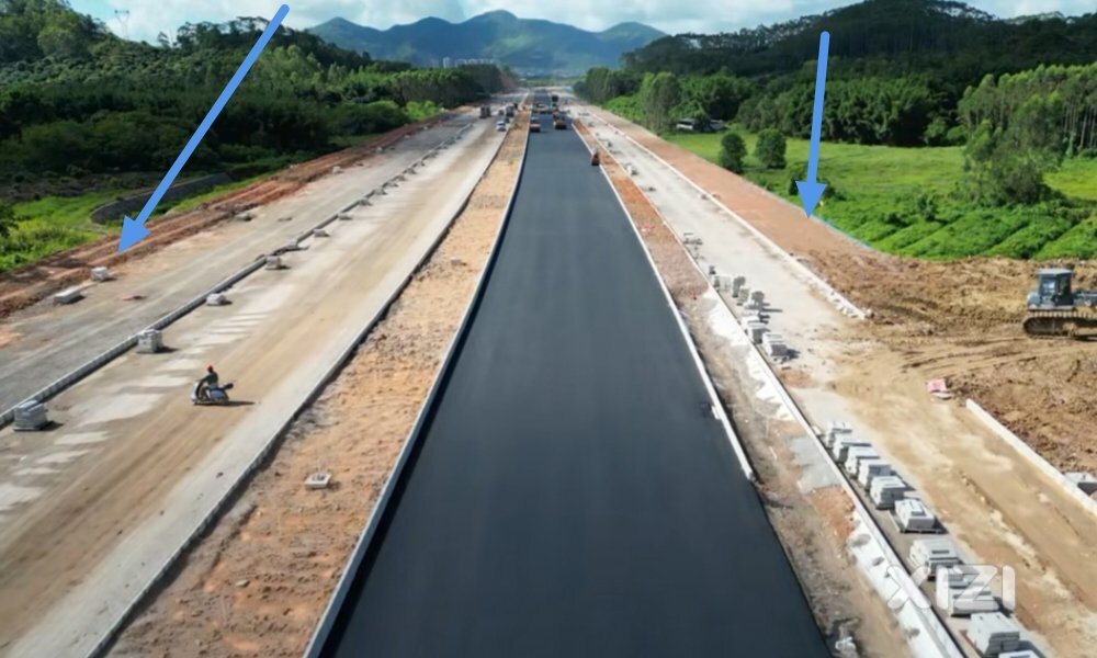 双向6车道的环城西路也有在建的辅道