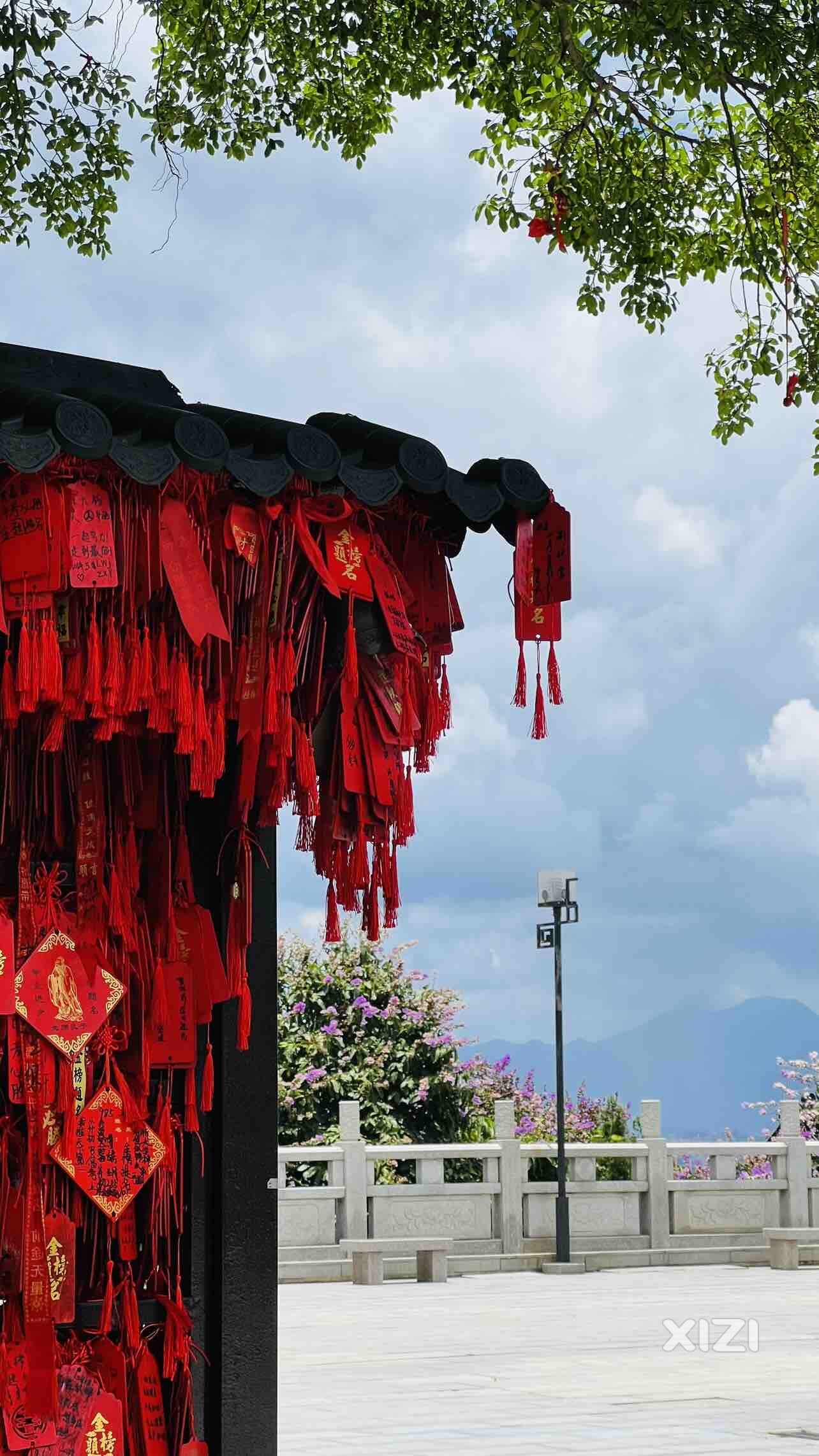 诗与远方很贵，爬山比较实惠