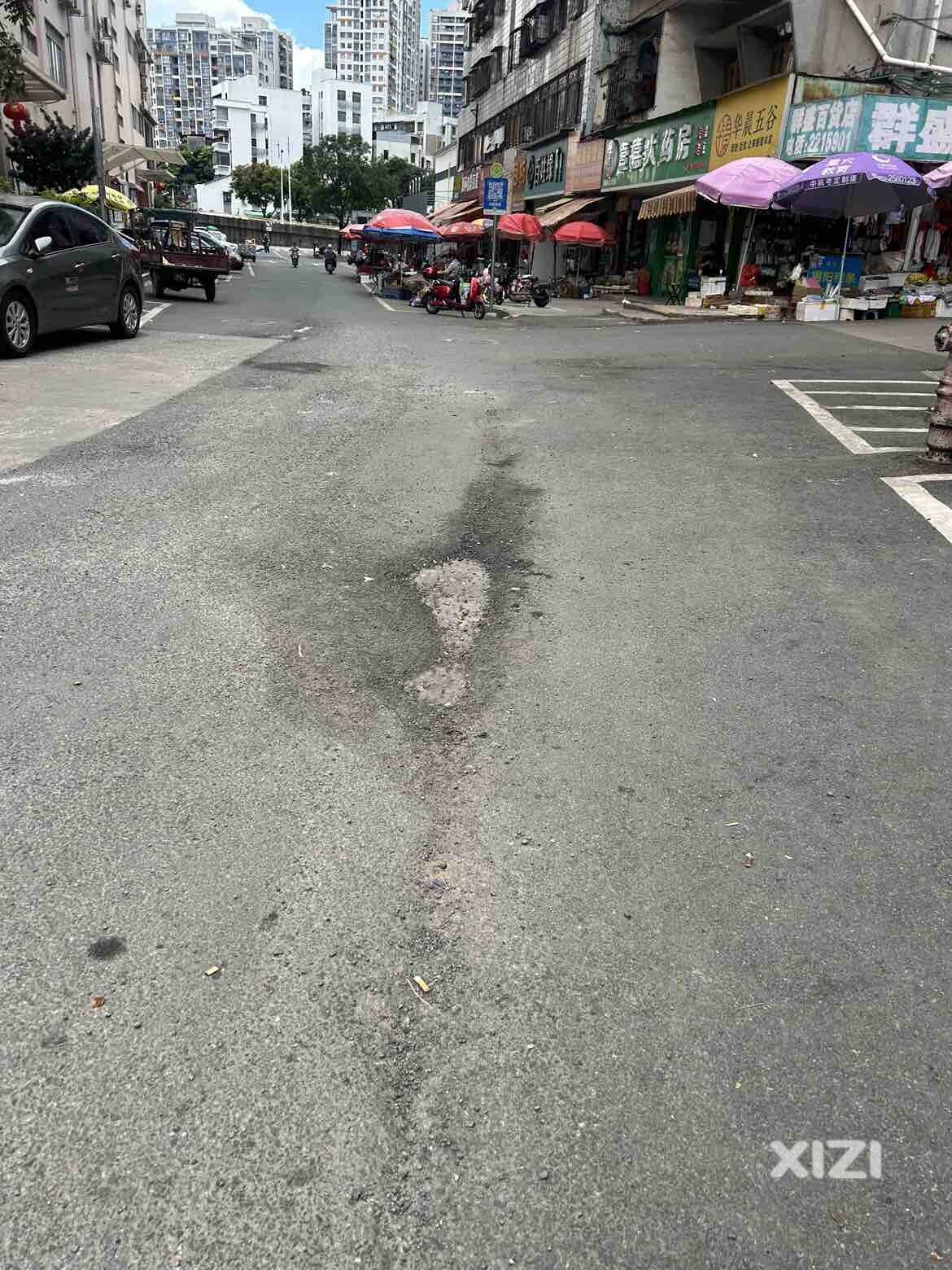 下角润宇广场这条路破