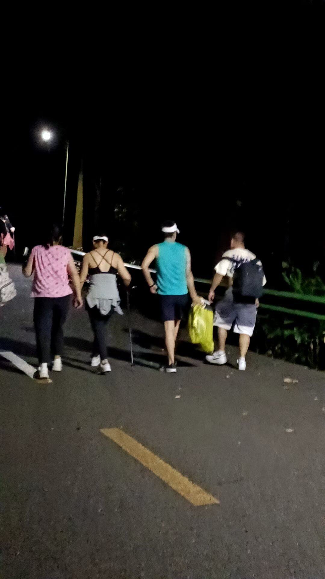 总要夜爬一次罗浮山吧