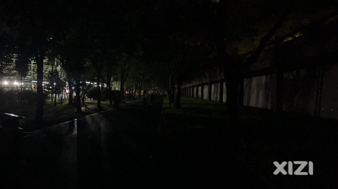 滨江公园摩天轮摩 一片漆黑