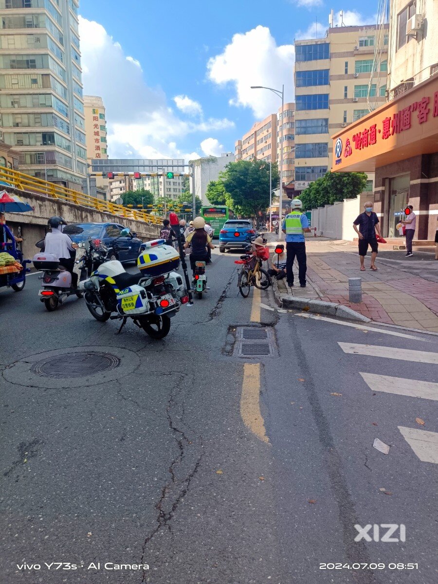 拥挤路段千万小心。