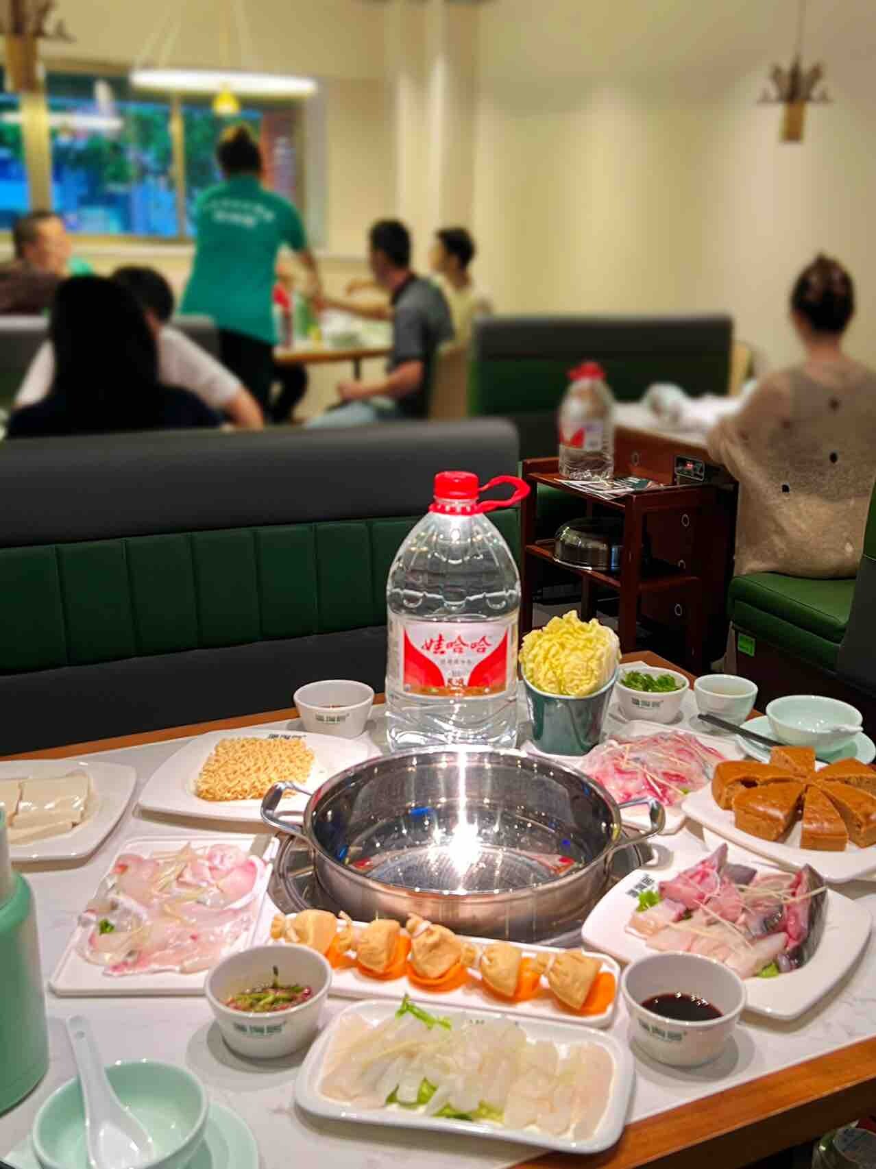 惠州美食：这家的中山脆肉鲩火锅，真的好好吃～