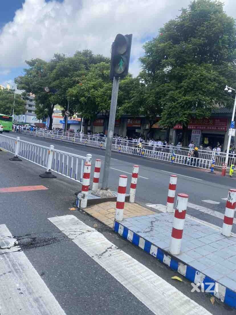 哇，好多人！
