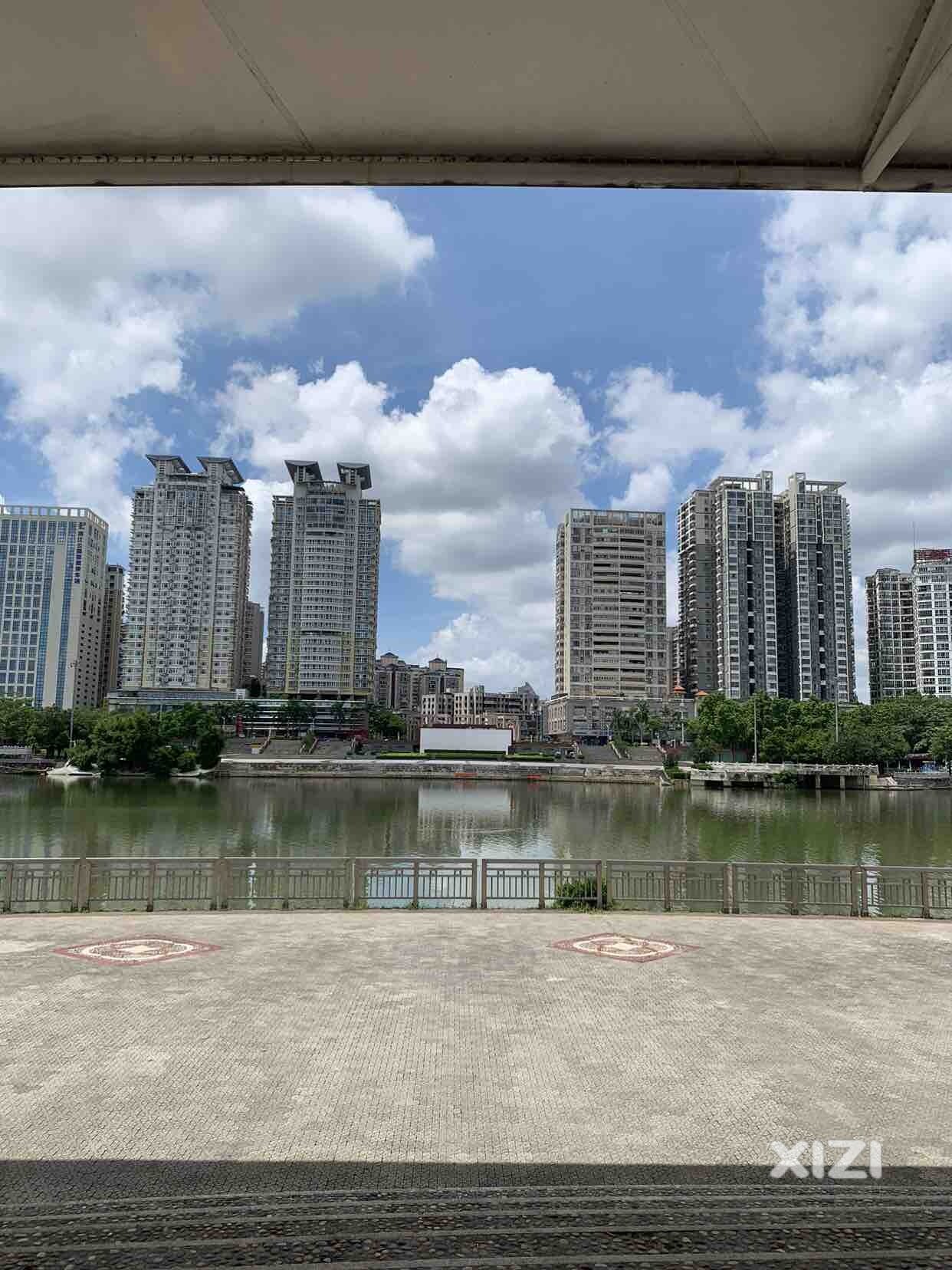 这条江不宽，可以弄个人行天桥！