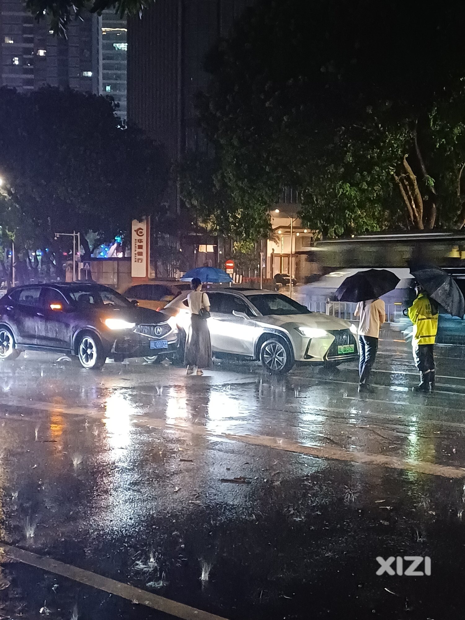 雨天莫抢行！