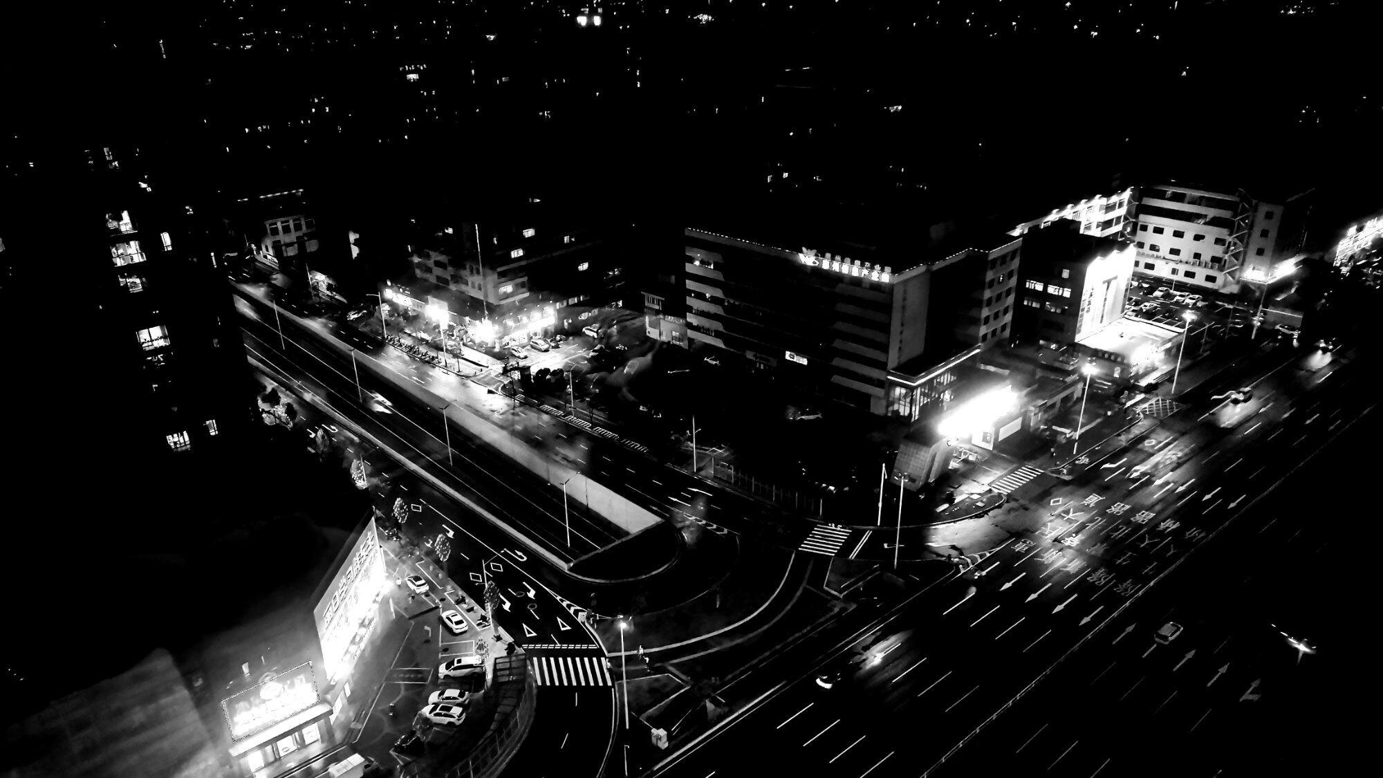 《七月的夜雨》
