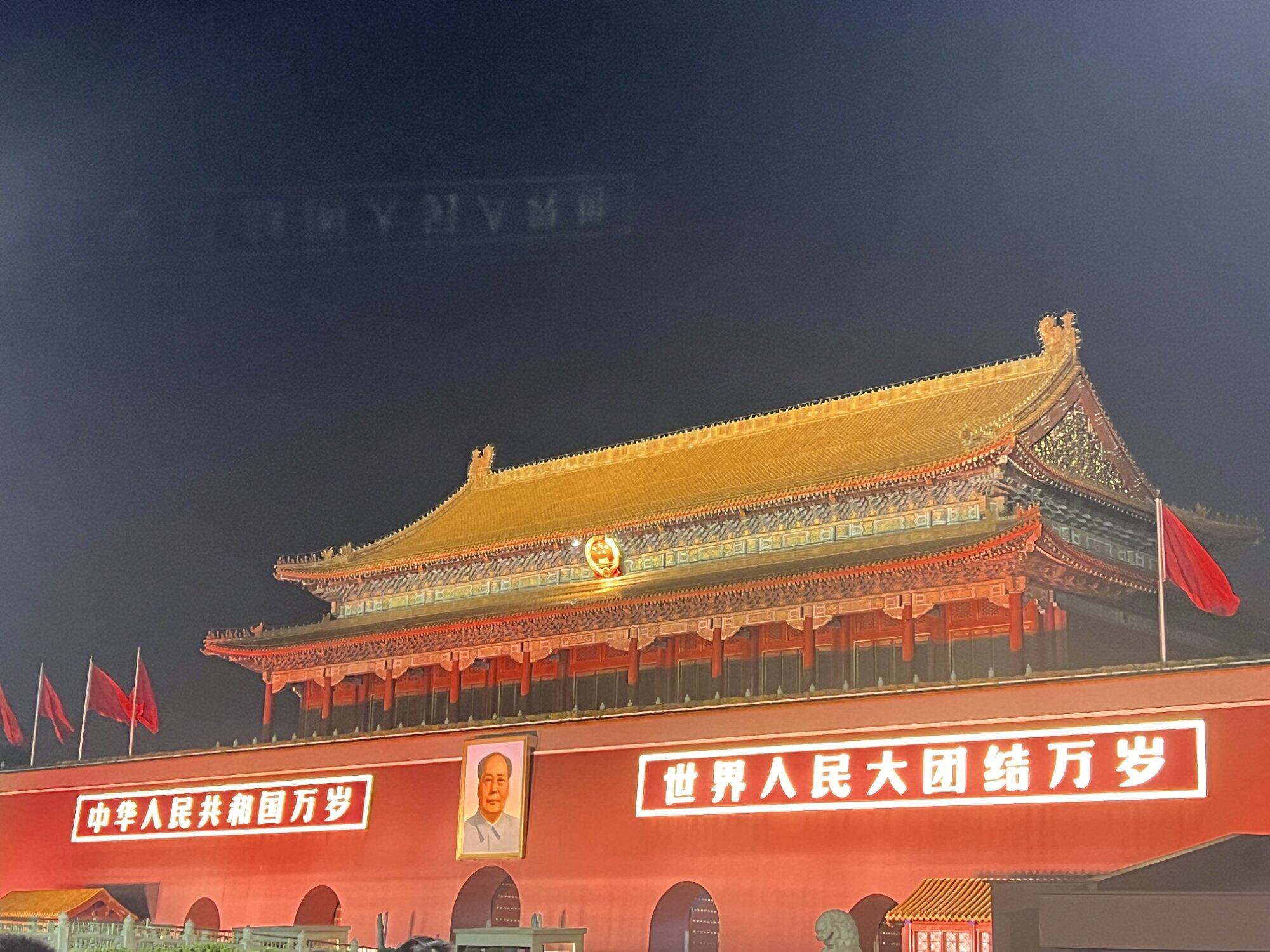 总要去看一次升旗吧！