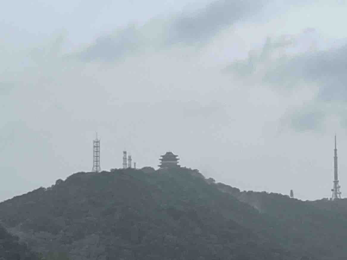 庐山烟雨浙江潮…