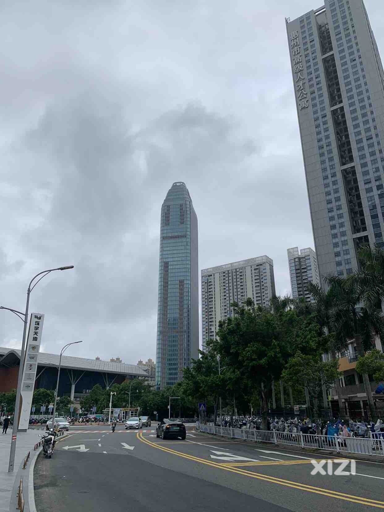 荣灿这栋大厦真是难看！没有华贸十分之一好看