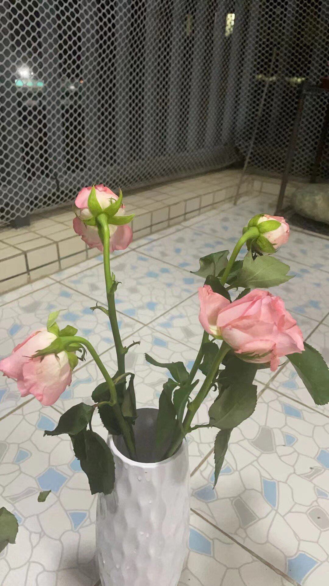 天天工作，月挣钱几千，刚好够花，还是征地款收入丰厚。