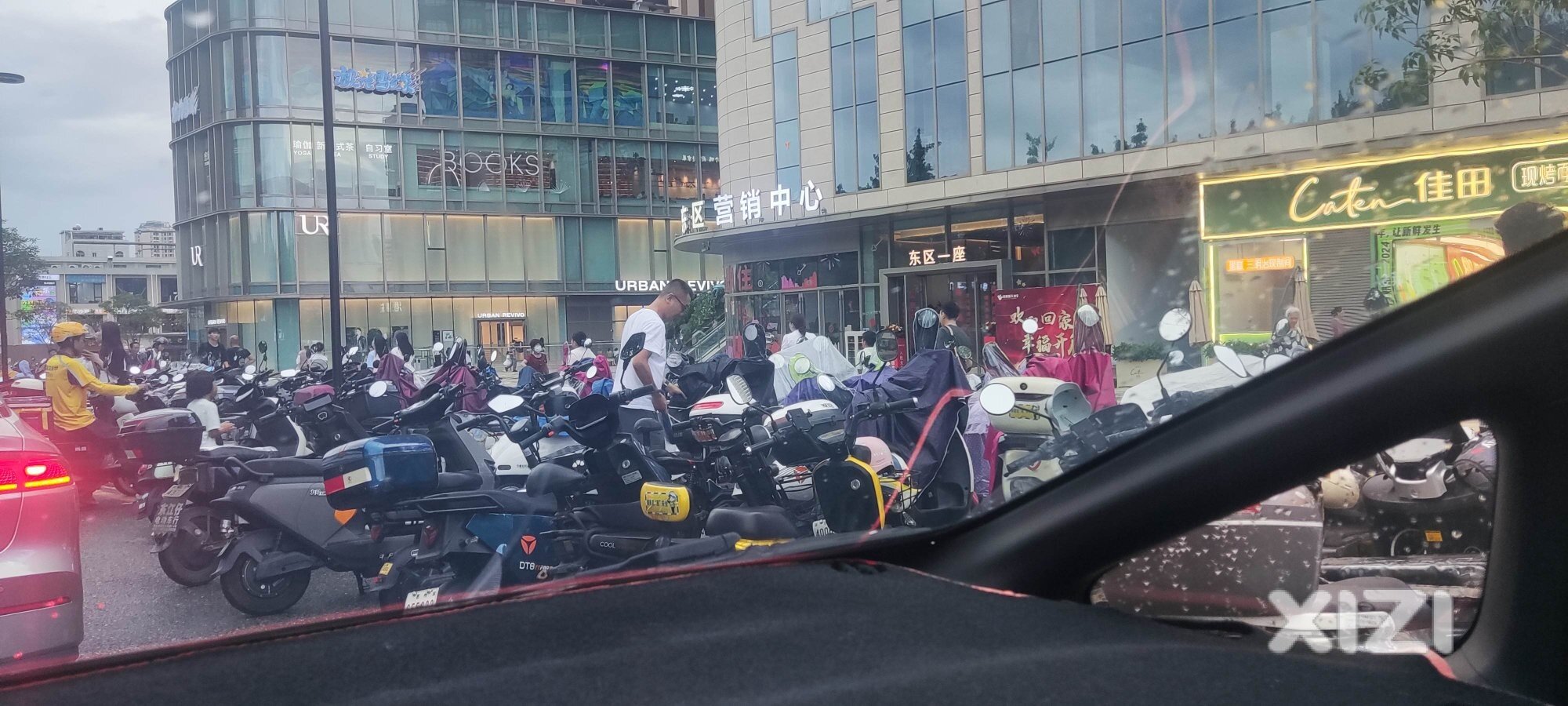 港惠大路边停车场