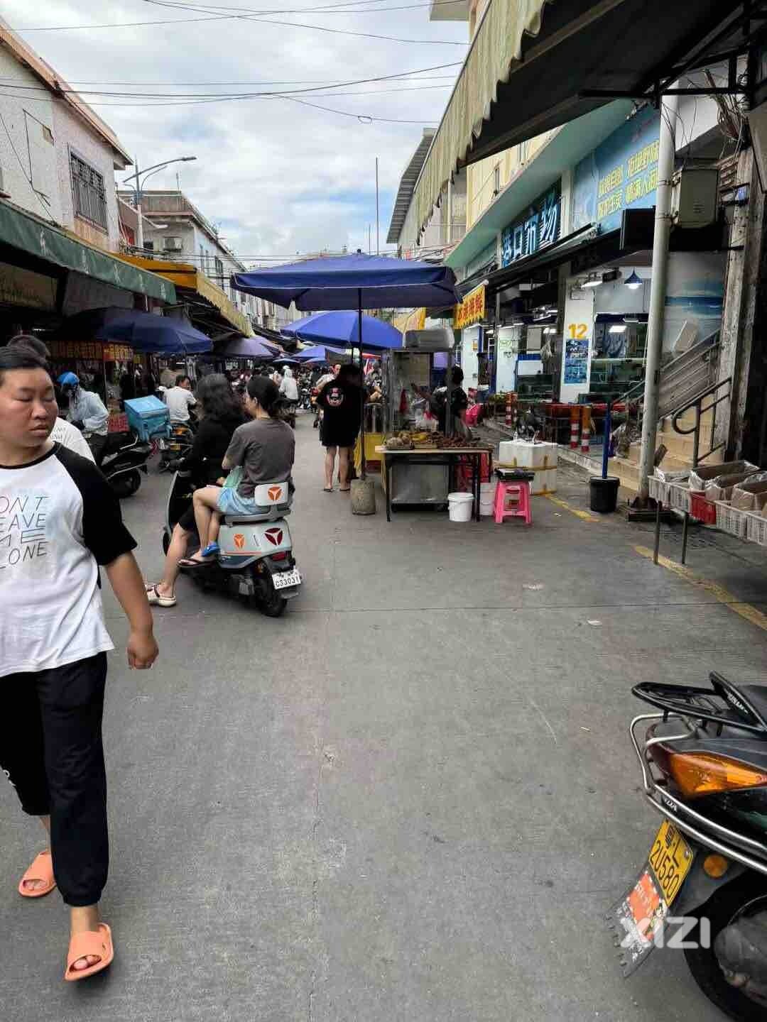 港口市场门口没人管理吗 ！！
