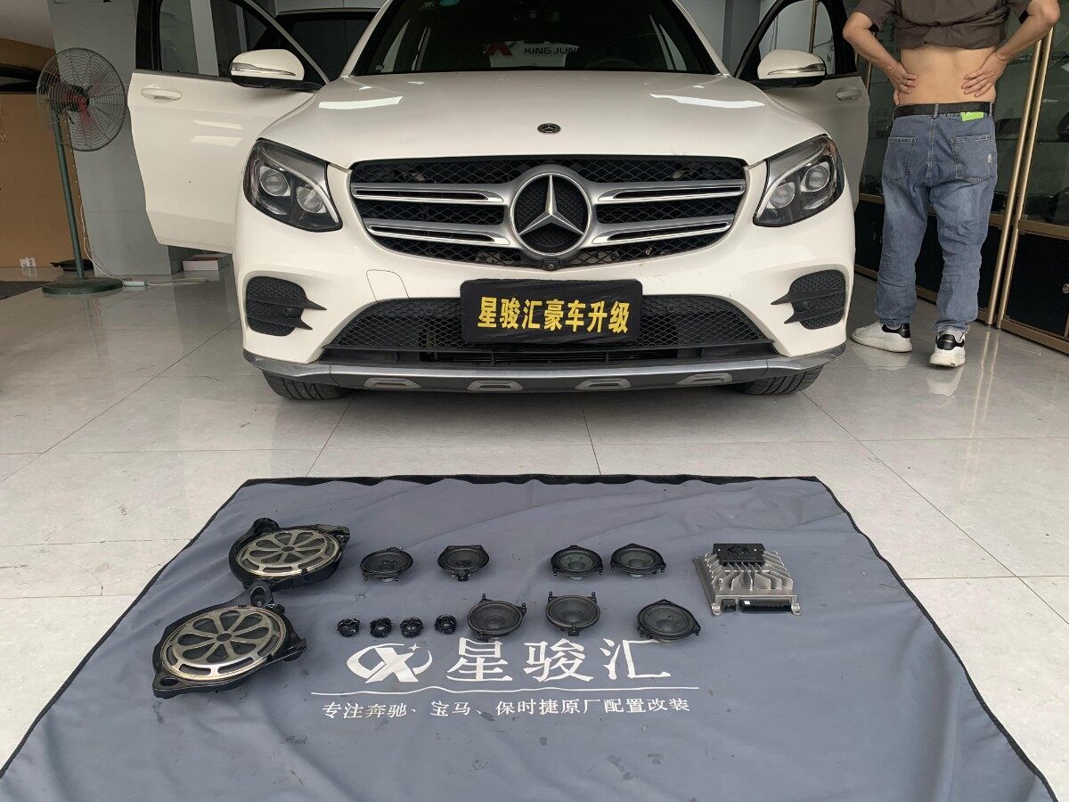 17款奔驰GLC300升级原厂柏林之声音响系统，13个喇叭有序分布在车内