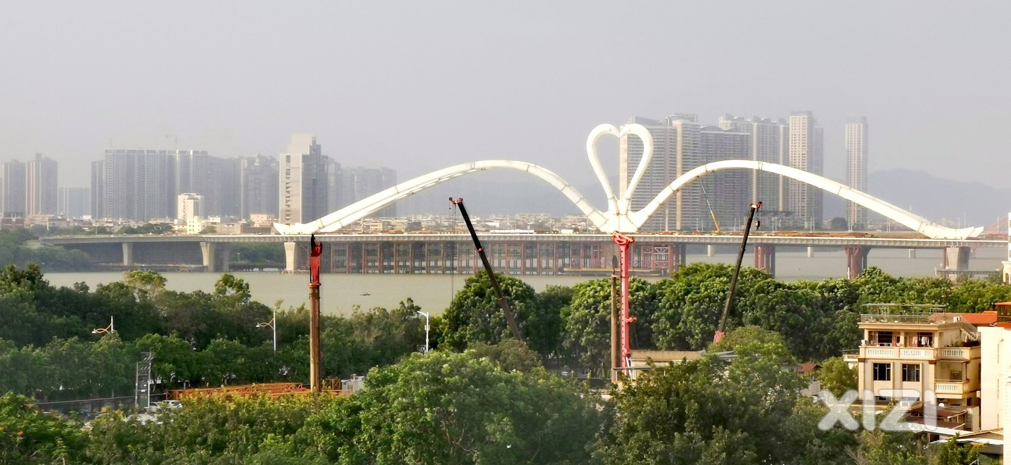 鹅城大桥对面
