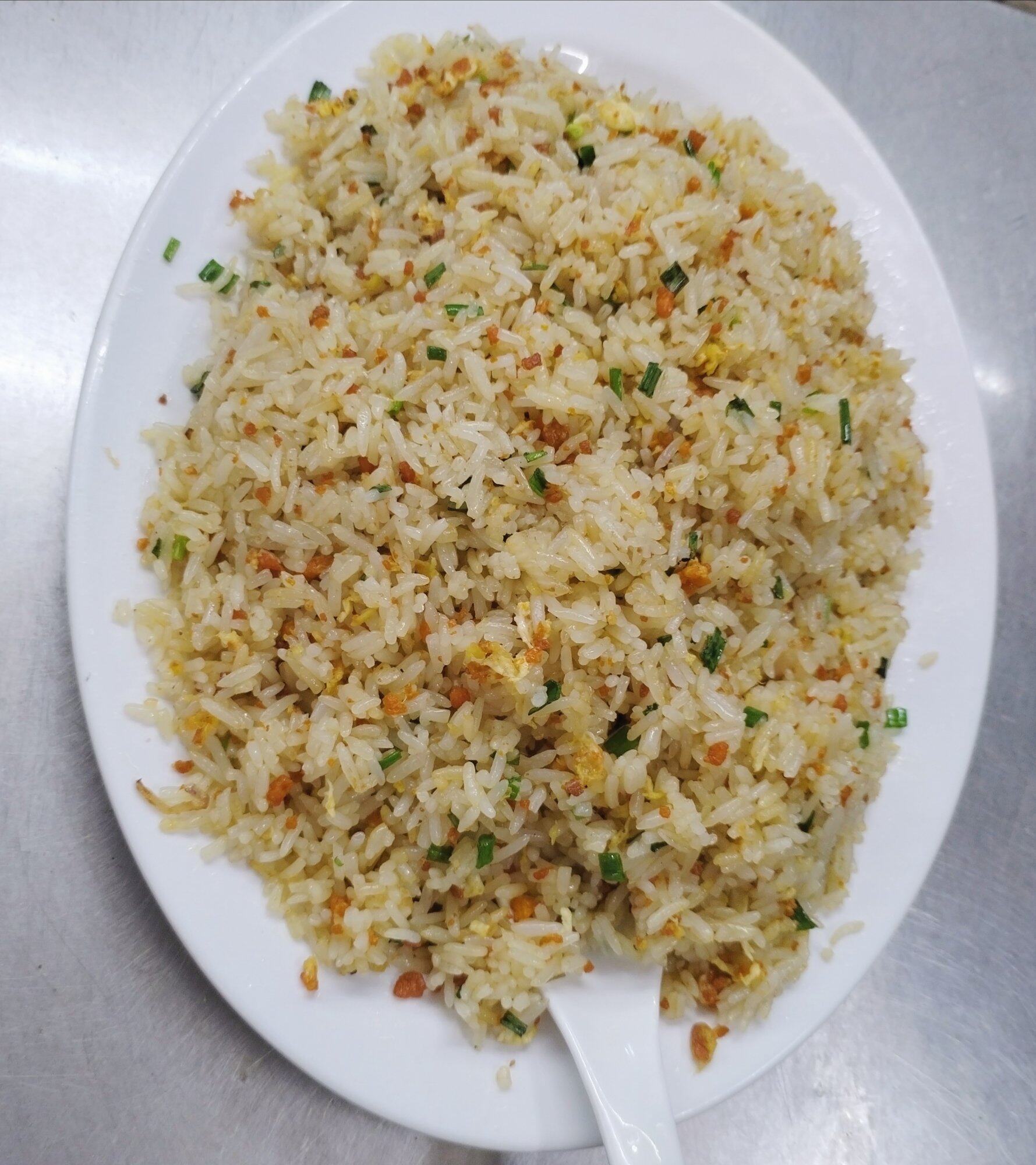 拿小碗准备吃饭