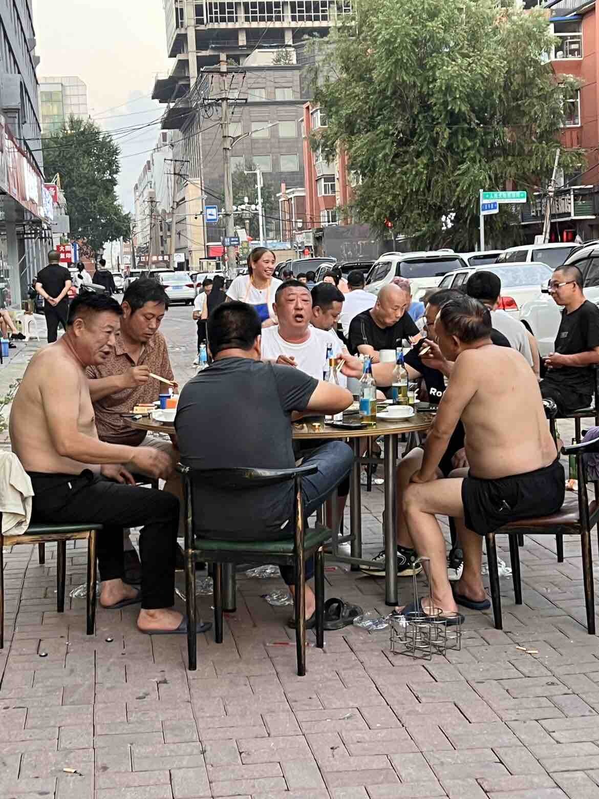 昨晚逛了逛街道，特别有生活气息！
