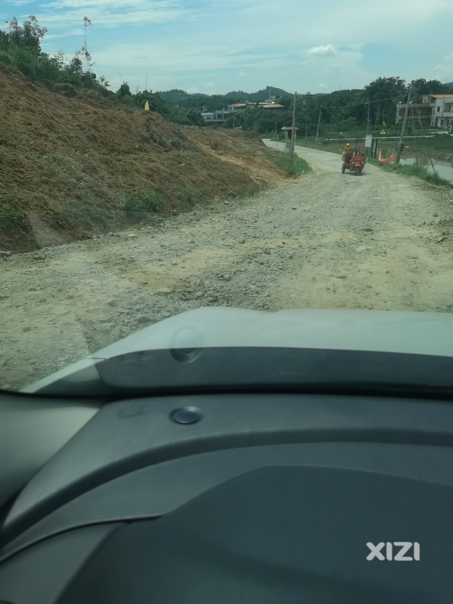 希望产业园，改善道路，。