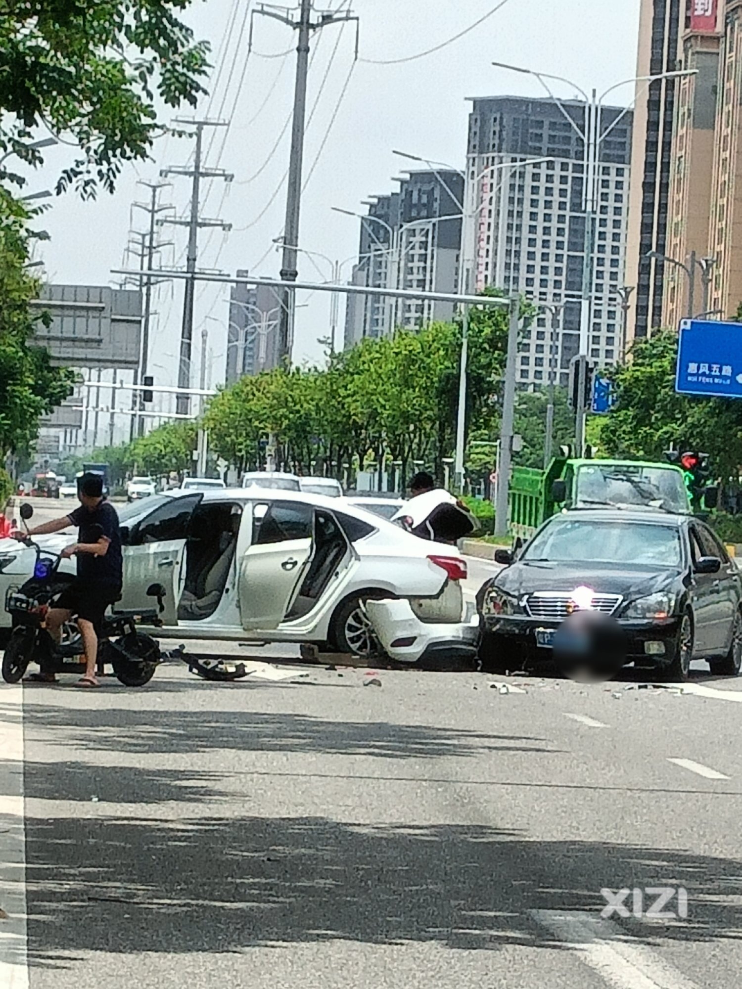 我都不知道这是怎么撞