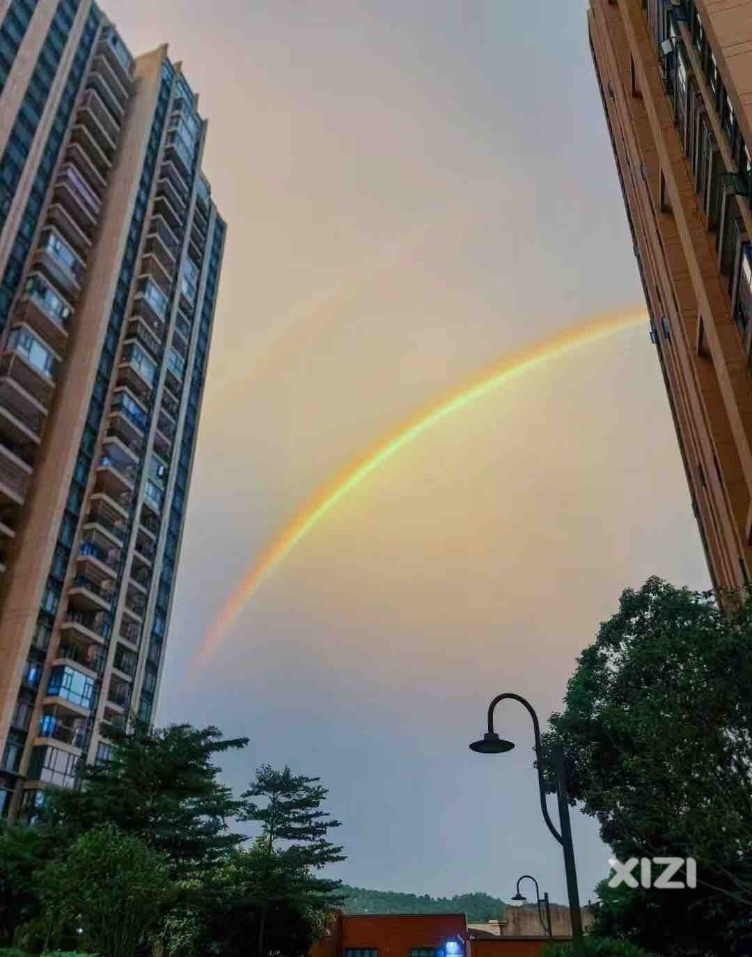 只要自己不尴尬，尴尬就是别人