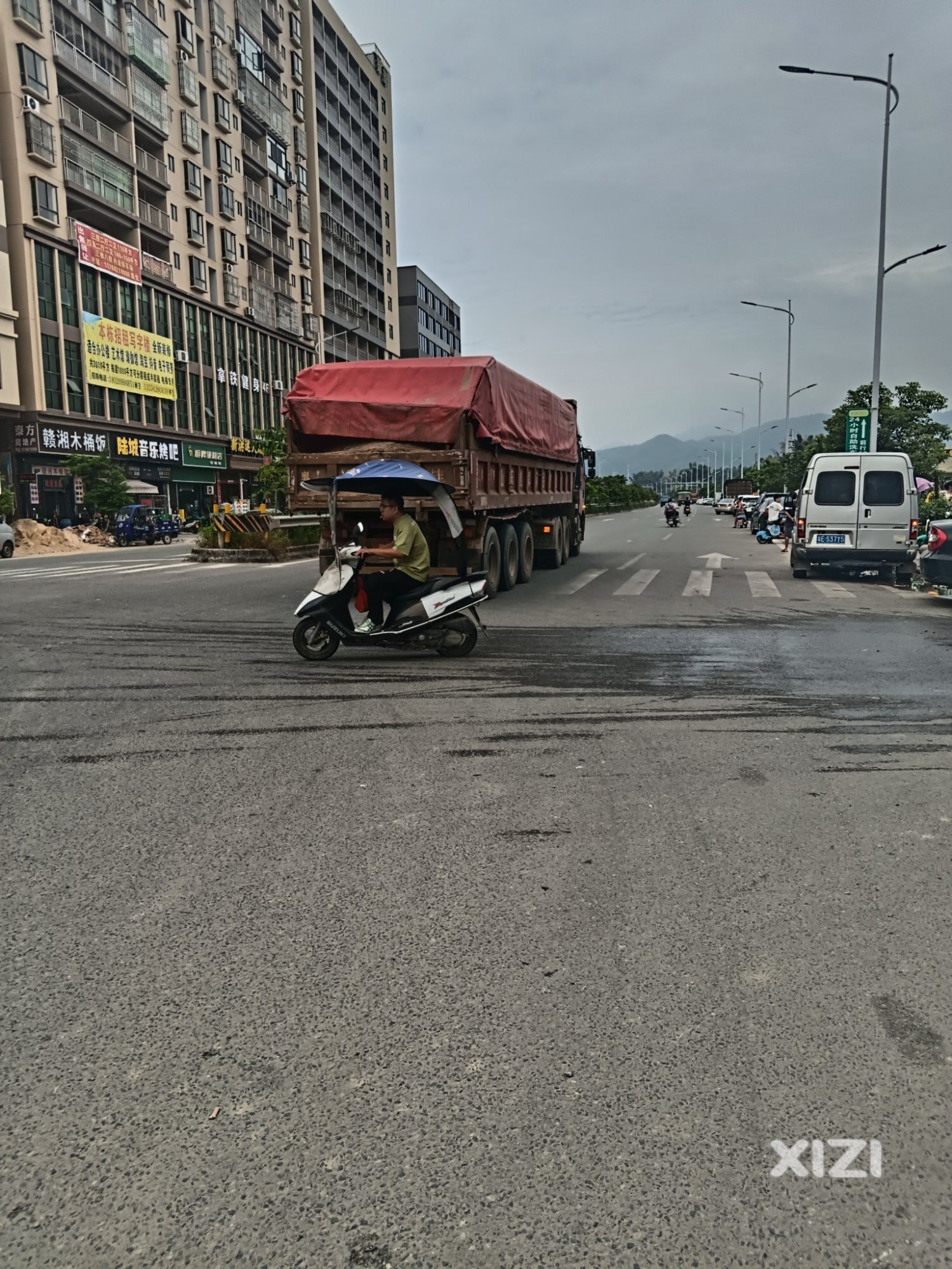 吉隆环城路发生交通事故