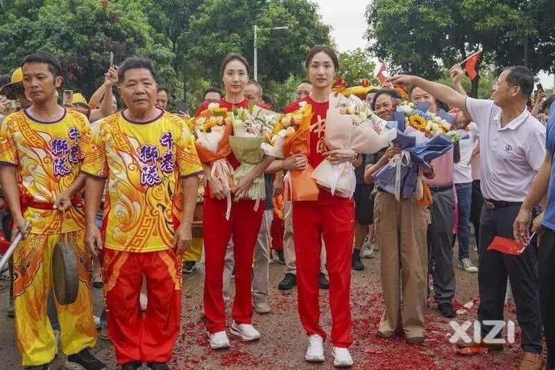 奥运冠军王柳懿、王芊懿回惠州祭祖！家乡人民沸腾了…