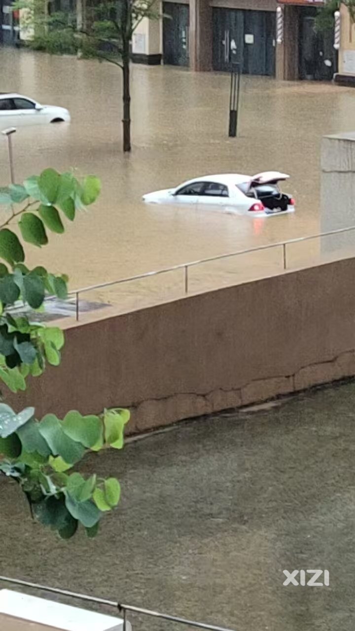博罗下一场雨就把车给淹没了