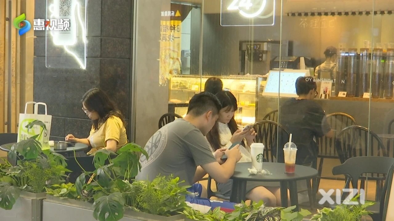 茶饮“卷”进10元时代，网友直呼：价格真的被打下来了！