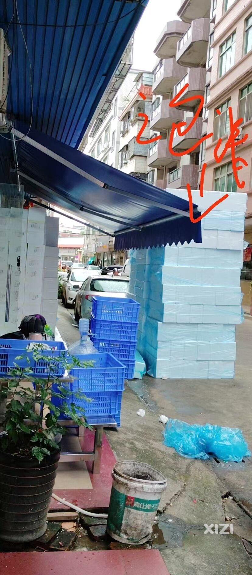 有个买小鱼的档口有消防隐患，如果出了火灾谁负责
