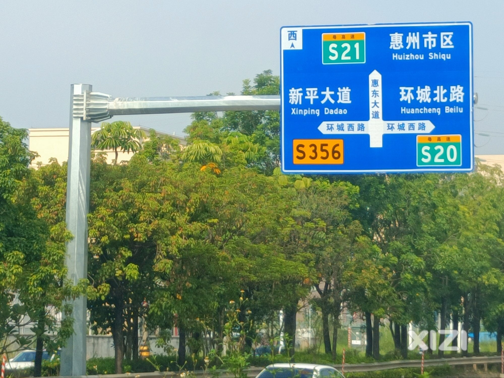 环城西路是不是快通车了，路牌都装好了