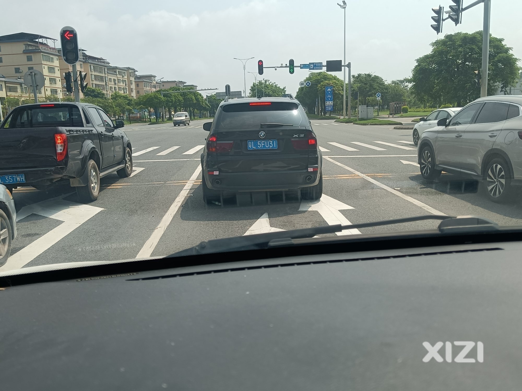好八辈，一个红绿灯，