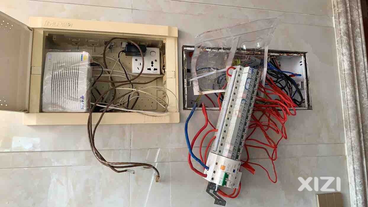 请问大家：小区楼顶漏