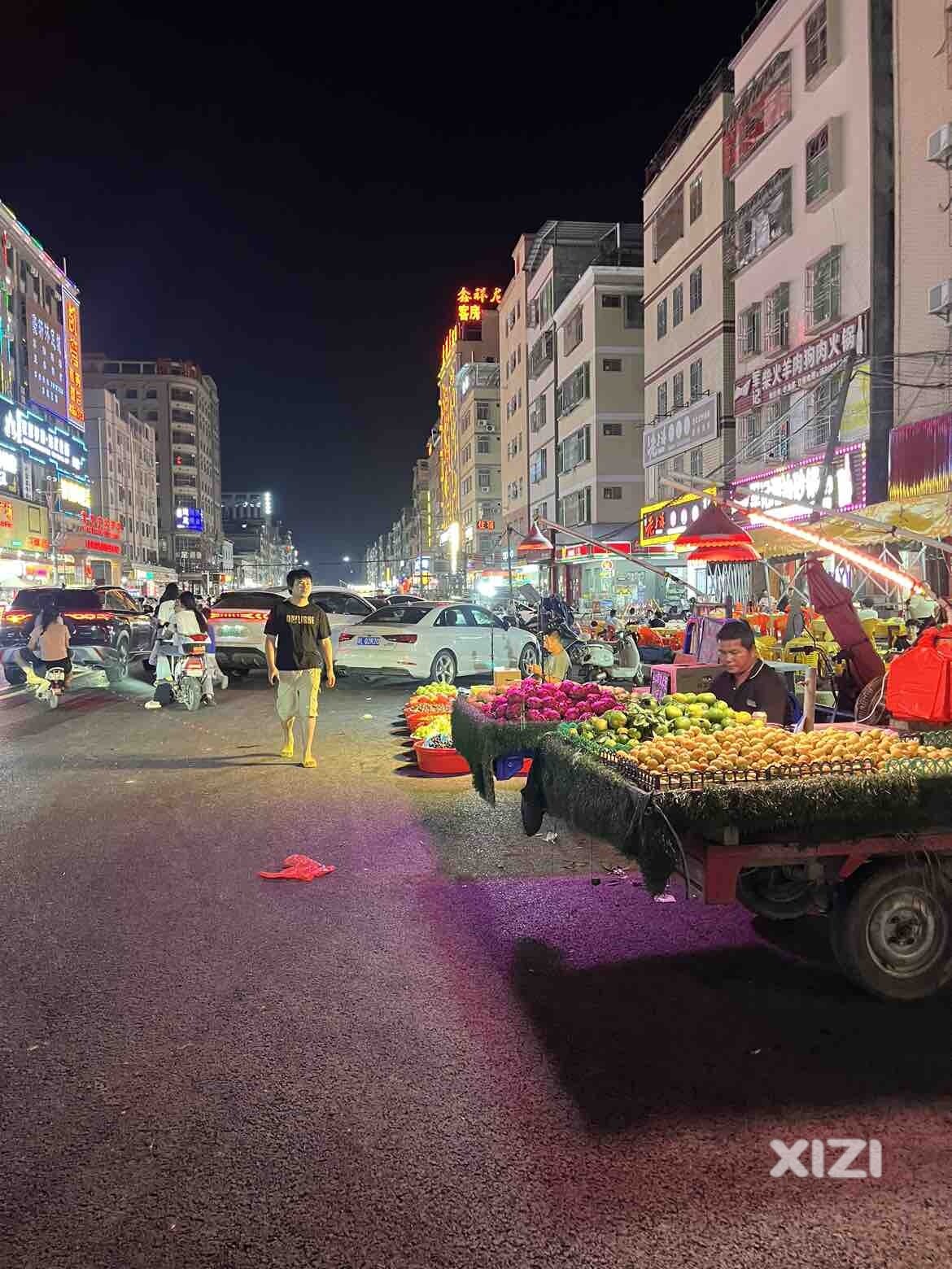 新乐路改造工程结束了，占道摆摊和乱停车严重