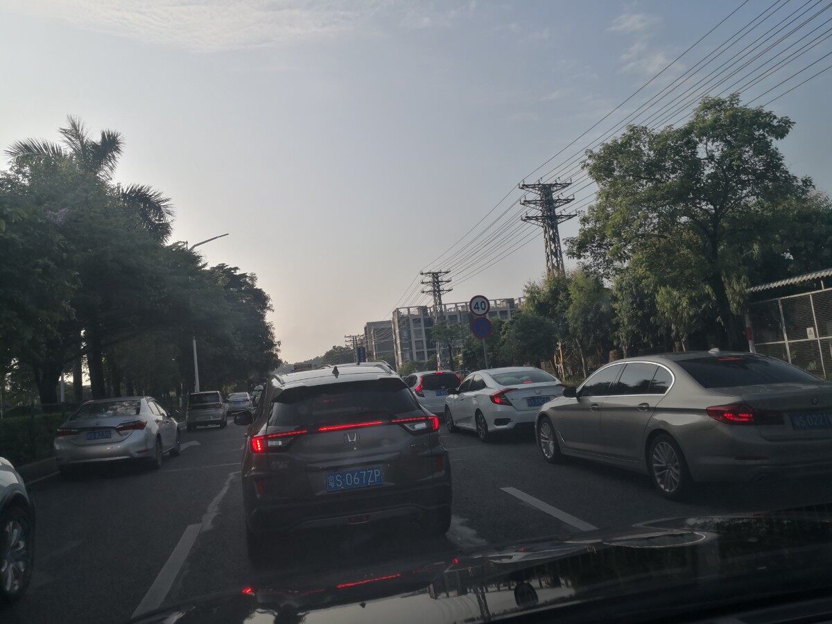 开学第一天，车满为患