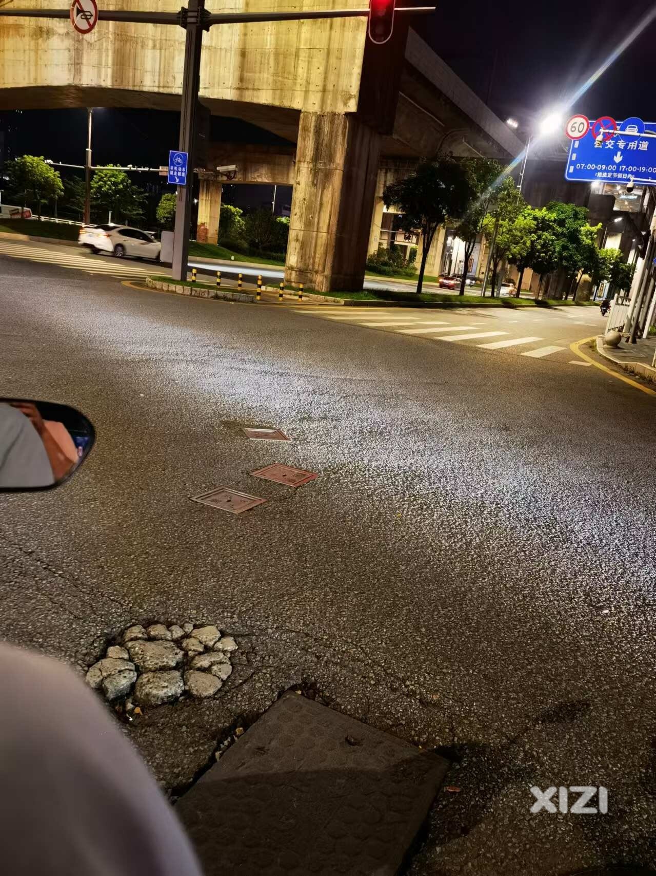 下水道井盖坍塌