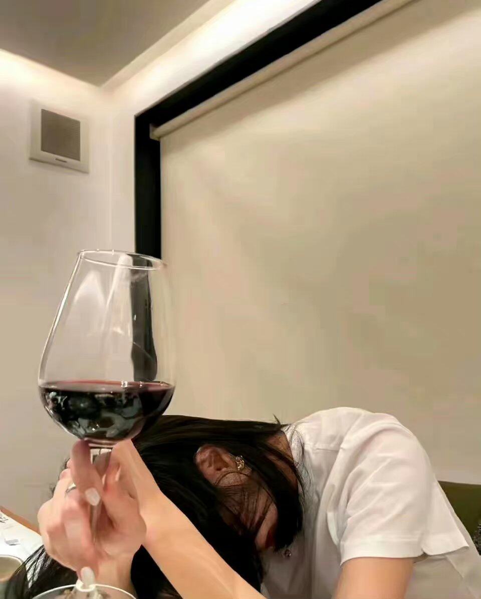 反正，她不是我的女朋友、我的老婆