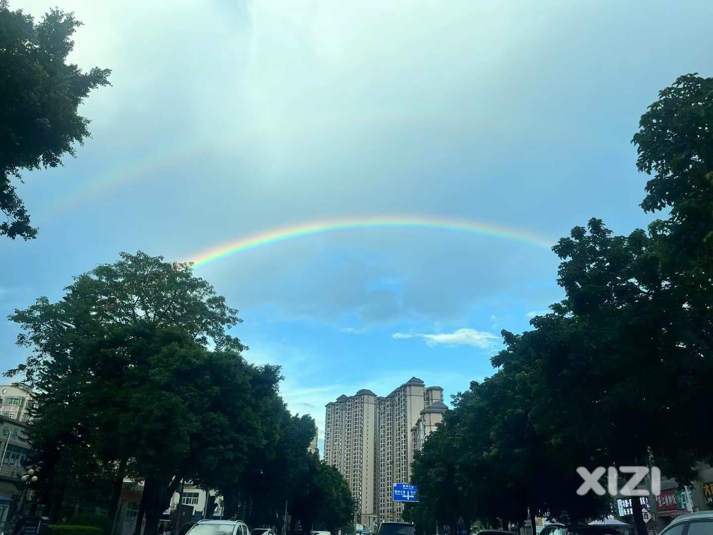 双彩虹很罕见，漂亮很耀眼