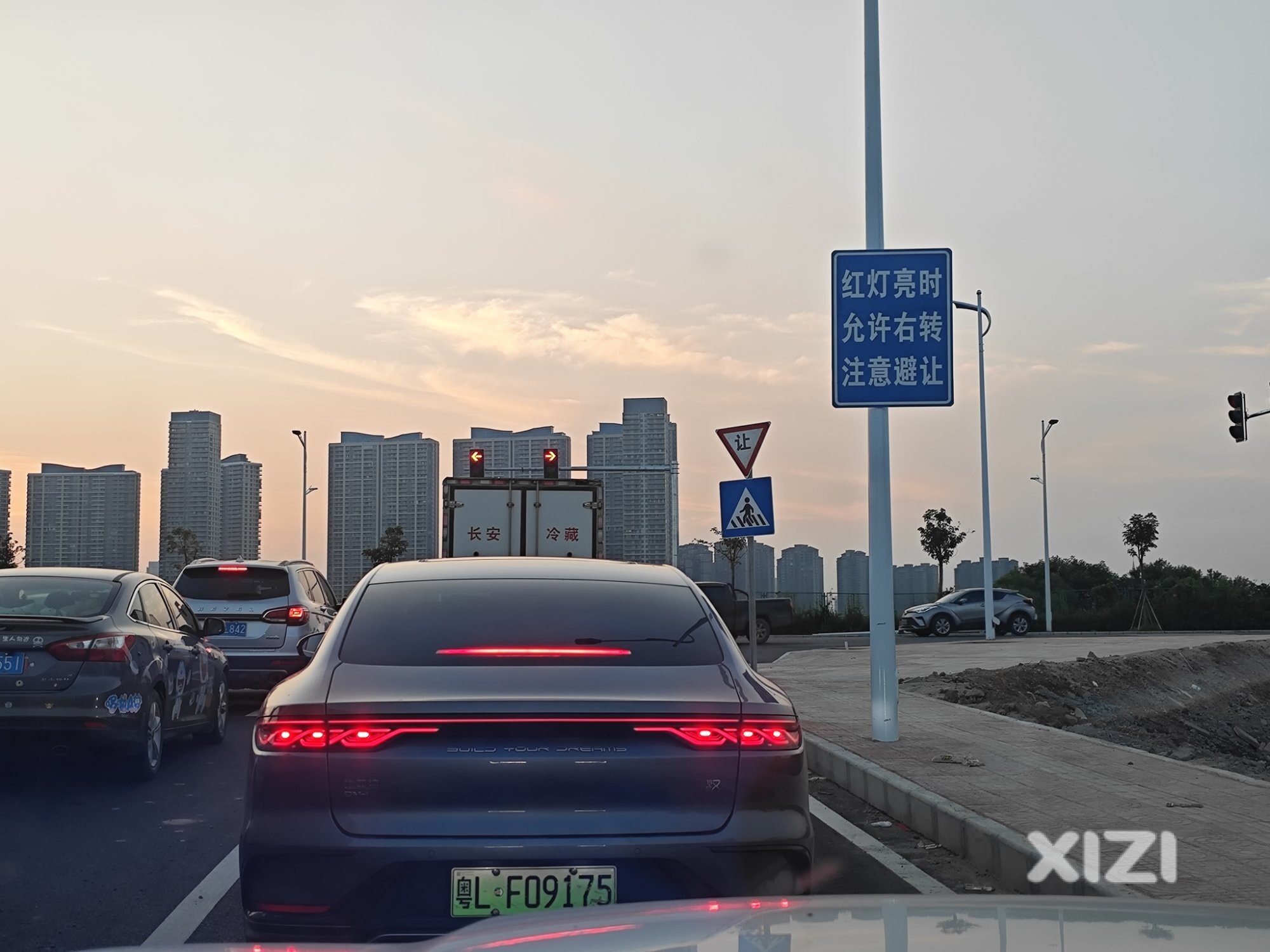 水口这个箭头红灯可以右转