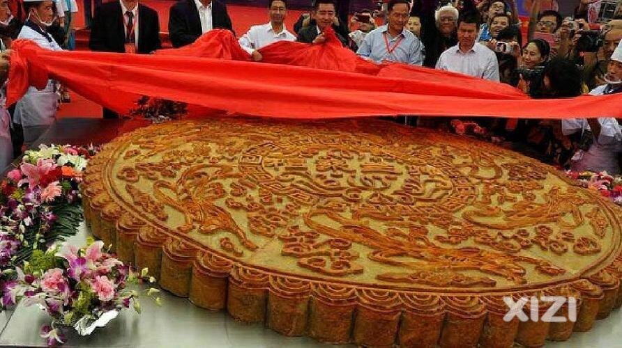 中秋佳节快到，每年都买月饼及新鲜水果，你们买什么牌子的月饼吃？