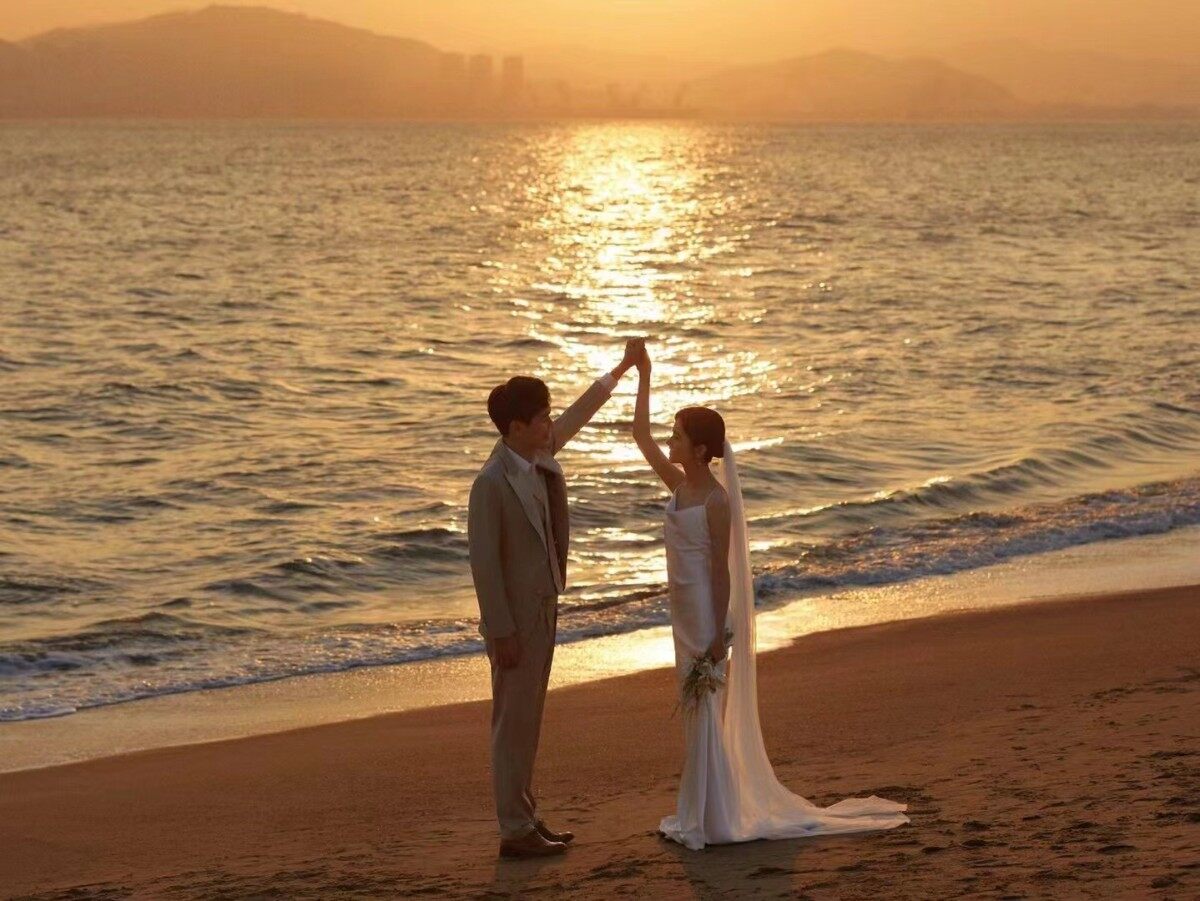 你永远可以相信海边的日落，拍婚纱照绝了