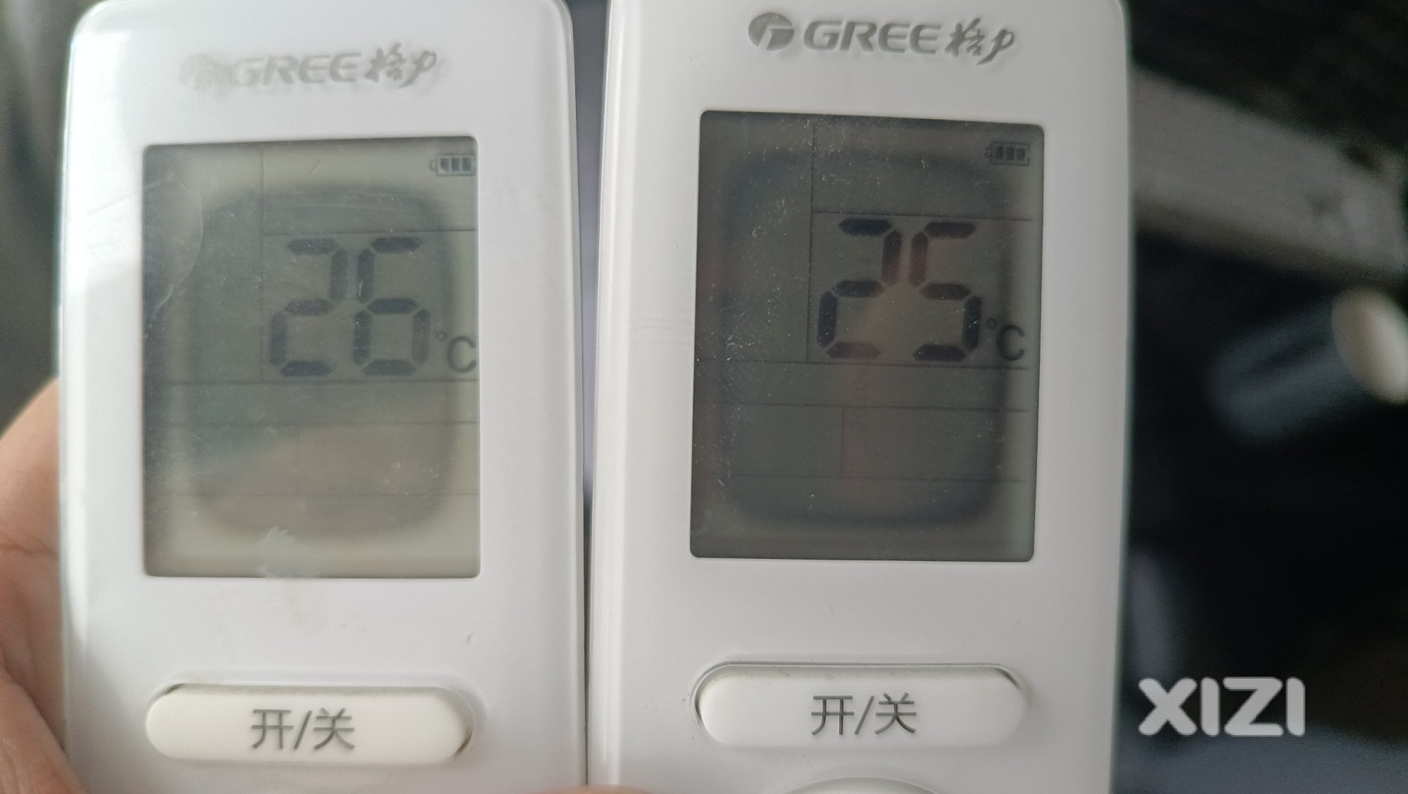 格力空调遥控器显示屏有黑圈，你家的会吗